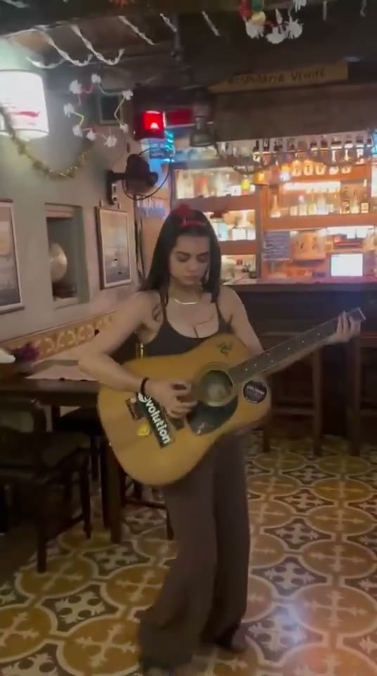 Live music, no plan - a real Oyestore after-hours moment